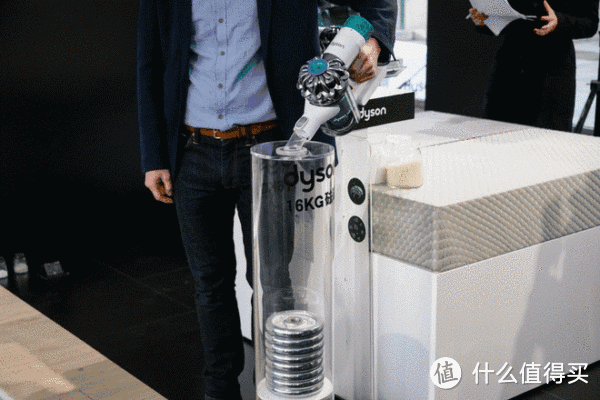 斥巨资买来戴森吸尘器,是悔买晚?还是智商税?开箱亲测!(附全型号解说,再也不用纠结买哪款!)